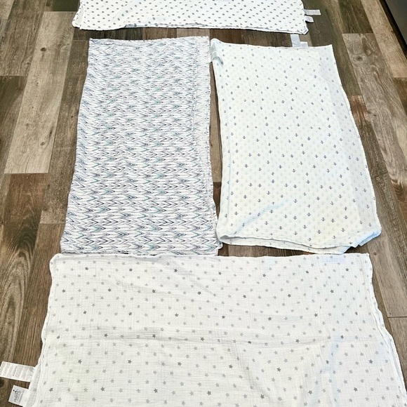 Aden + Anais Swaddle Blankets Leaves/arrows /Spots/Stars Lot of 4 EUC - Picture 1 of 5
